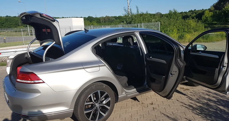 Volkswagen Passat cena 59900 przebieg: 156500, rok produkcji 2015 z Warszawa małe 191